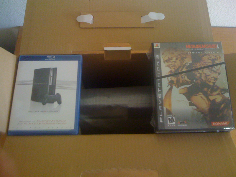 Illustration for article titled Gunmetal PS3: The Unboxing